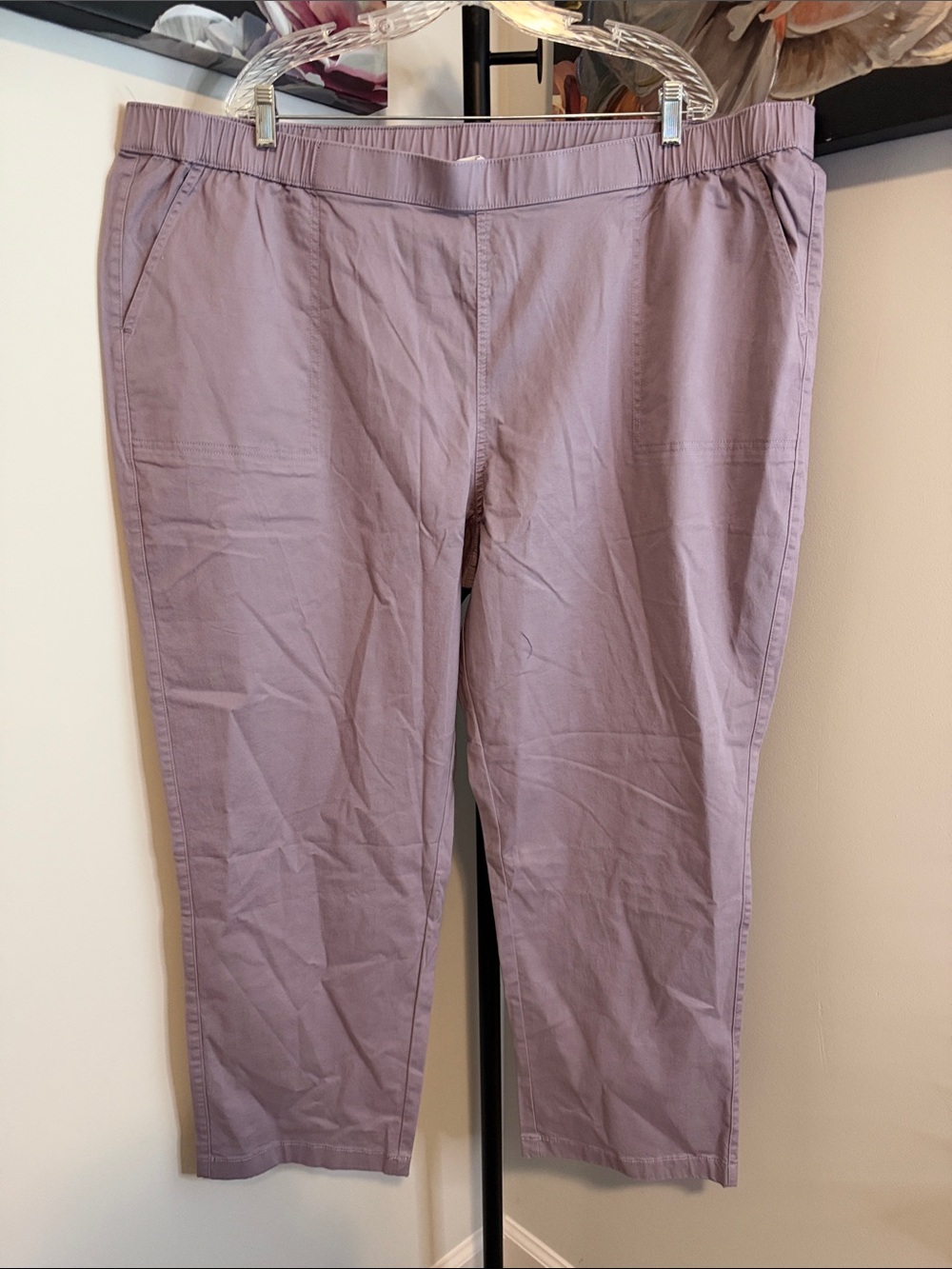 Cropped Elastic-Waist Pants in Dusty Lavender